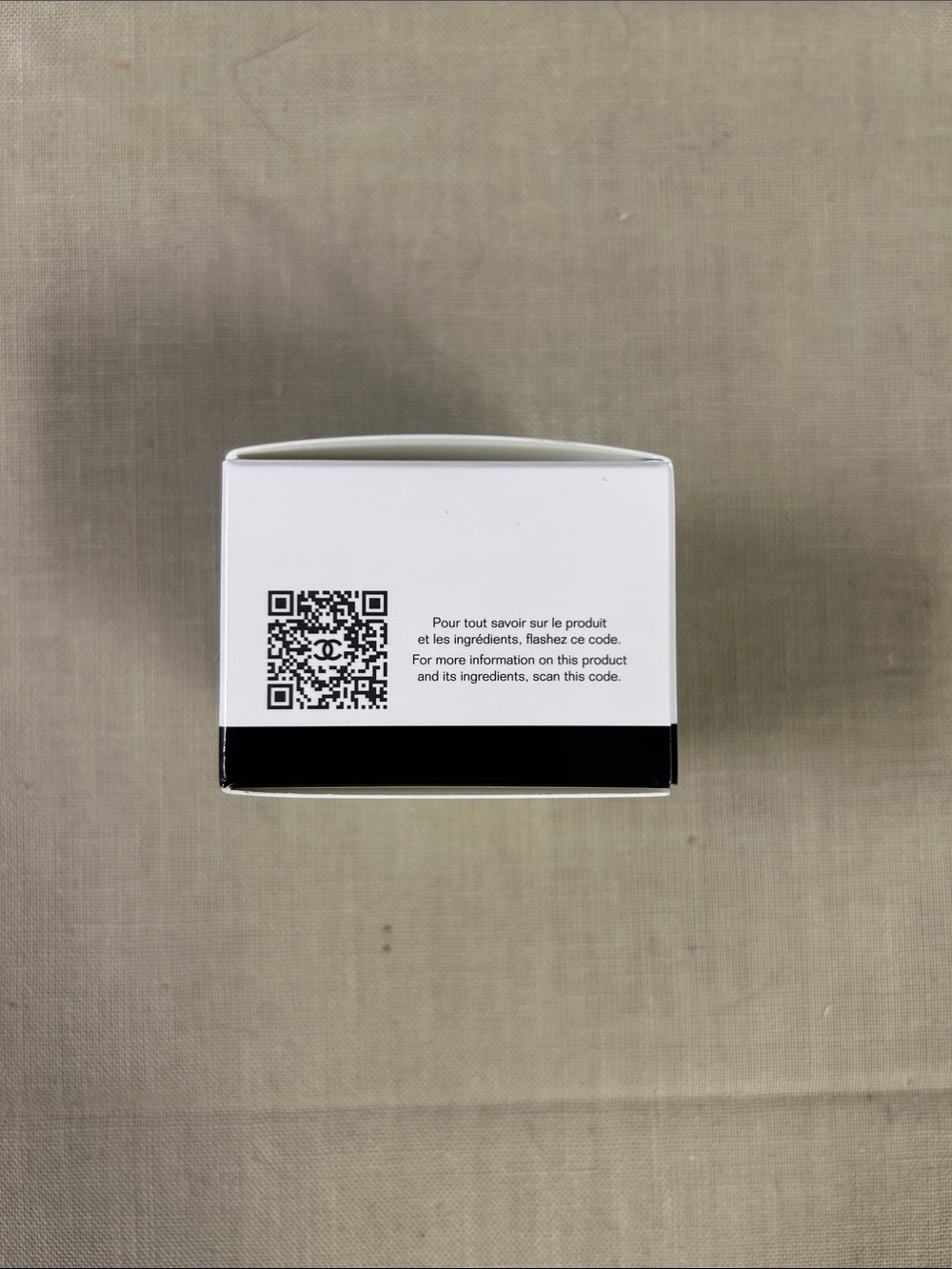 CHANEL Hydra Beauty Illuminating Hydrating Eye Cream - White and Black - Picture 5 of 7